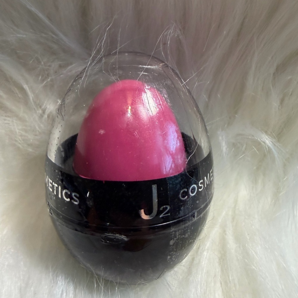 💚4/$10 J2 Cosmetics Pink Lip Balm